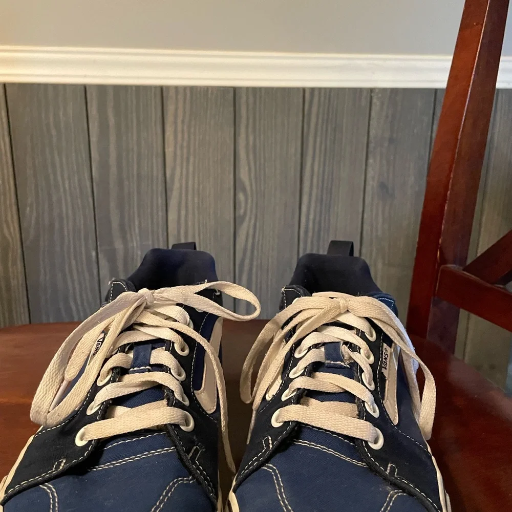 VANS - Picture 3 of 6